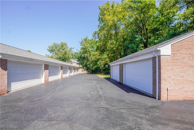 1653 Greenway Road SE 202, North Canton, OH 44709