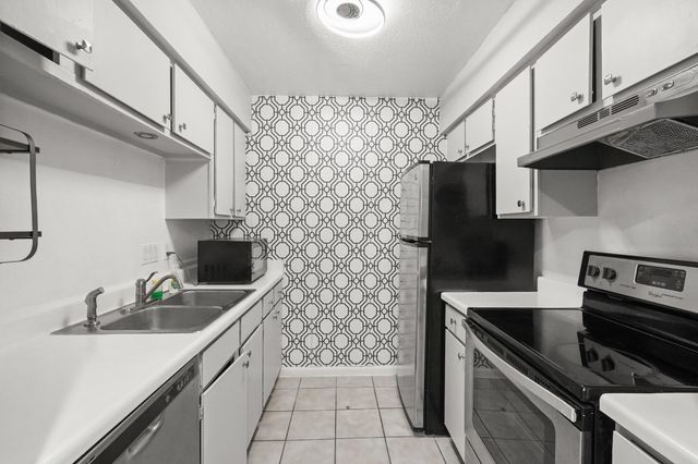 4637 Wild Indigo Street 492, Houston, TX 77027