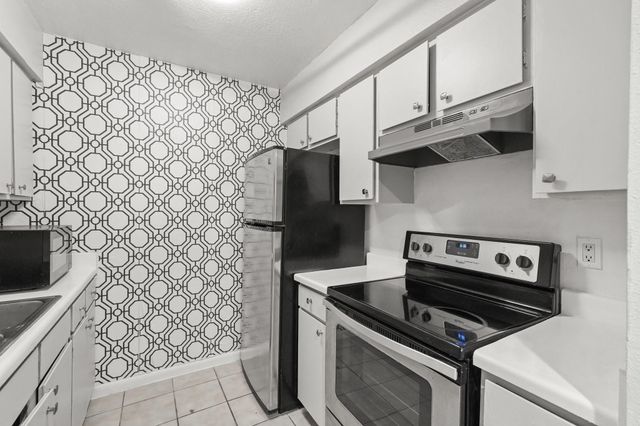 4637 Wild Indigo Street 492, Houston, TX 77027