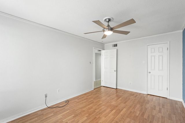 4637 Wild Indigo Street 492, Houston, TX 77027