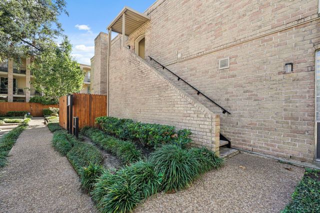 4637 Wild Indigo Street 492, Houston, TX 77027