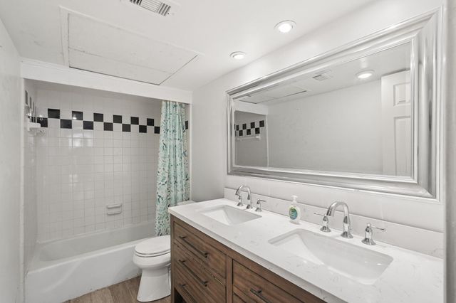 4637 Wild Indigo Street 492, Houston, TX 77027