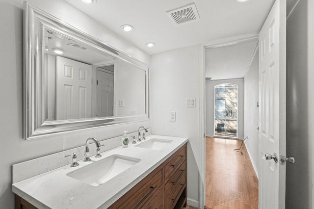 4637 Wild Indigo Street 492, Houston, TX 77027