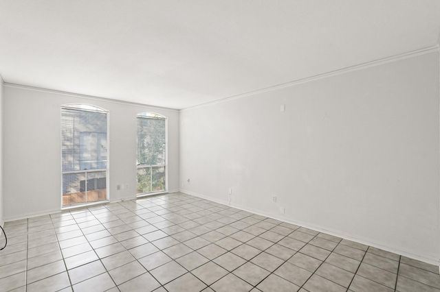 4637 Wild Indigo Street 492, Houston, TX 77027