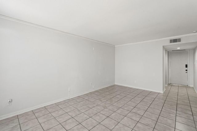 4637 Wild Indigo Street 492, Houston, TX 77027