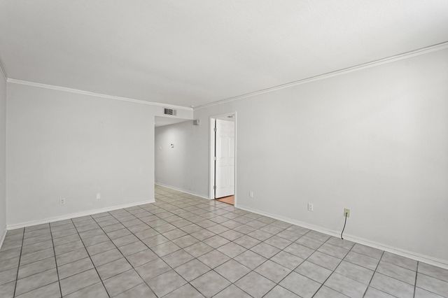 4637 Wild Indigo Street 492, Houston, TX 77027