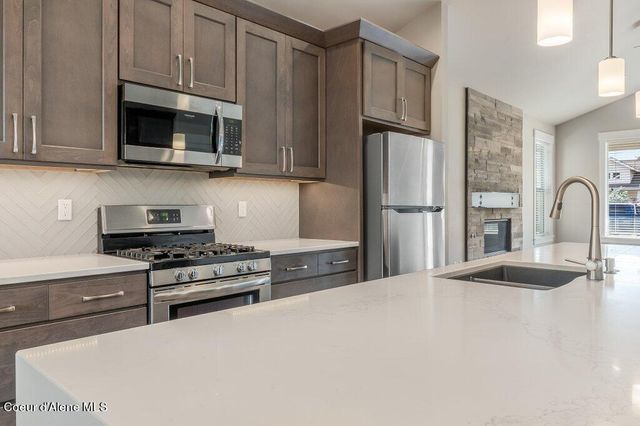 8042 N HIBISCUS LN, Coeur D'alene, ID 83815