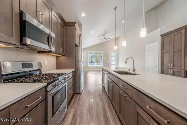 8042 N HIBISCUS LN, Coeur D'alene, ID 83815