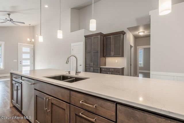 8042 N HIBISCUS LN, Coeur D'alene, ID 83815