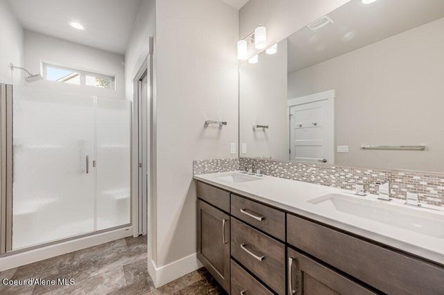 8042 N HIBISCUS LN, Coeur D'alene, ID 83815