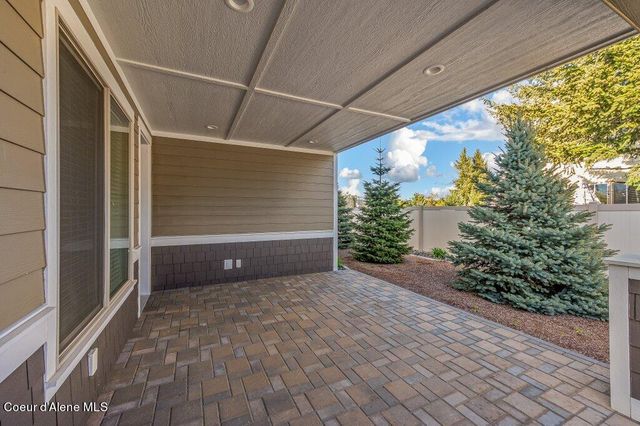 8042 N HIBISCUS LN, Coeur D'alene, ID 83815