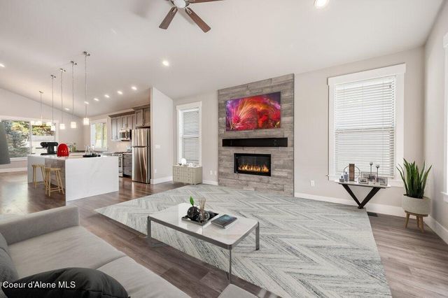 8042 N HIBISCUS LN, Coeur D'alene, ID 83815