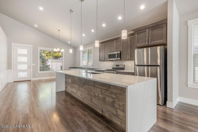 8042 N HIBISCUS LN, Coeur D'alene, ID 83815