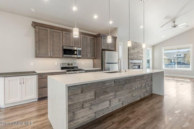 8042 N HIBISCUS LN, Coeur D'alene, ID 83815