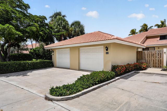 222 Old Meadow Way, Palm Beach Gardens, FL 33418