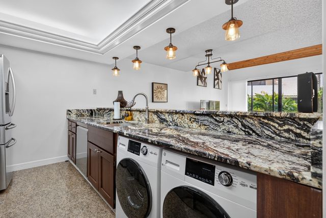 222 Old Meadow Way, Palm Beach Gardens, FL 33418