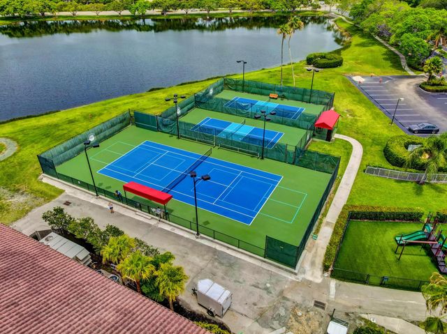 222 Old Meadow Way, Palm Beach Gardens, FL 33418