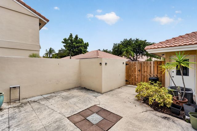 222 Old Meadow Way, Palm Beach Gardens, FL 33418
