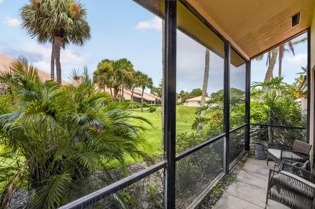 222 Old Meadow Way, Palm Beach Gardens, FL 33418