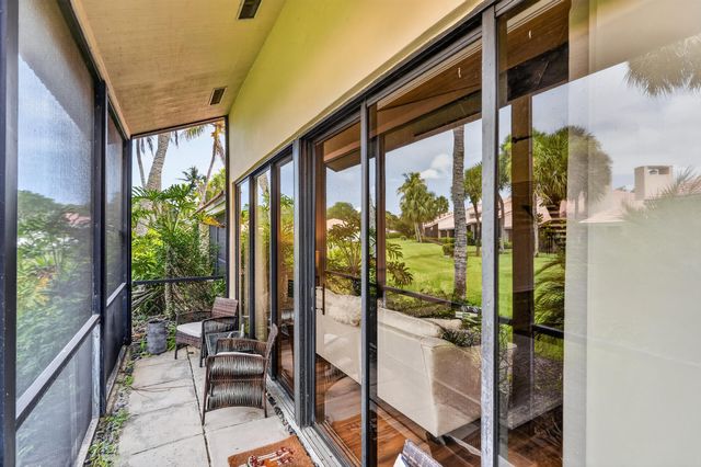 222 Old Meadow Way, Palm Beach Gardens, FL 33418
