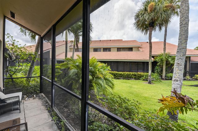 222 Old Meadow Way, Palm Beach Gardens, FL 33418