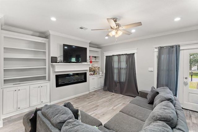 7690 Nine Oaks Drive, Lake Charles, LA 70607