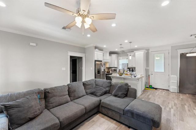 7690 Nine Oaks Drive, Lake Charles, LA 70607