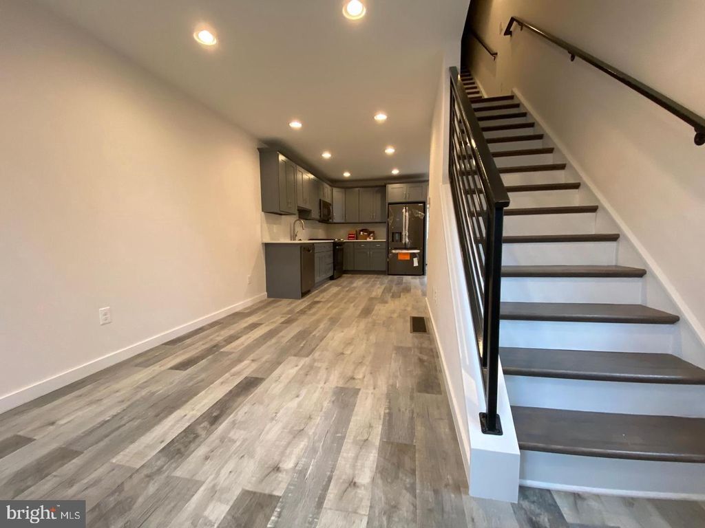 2609 ALMOND ST, PHILADELPHIA, PA 19125 — photo 2