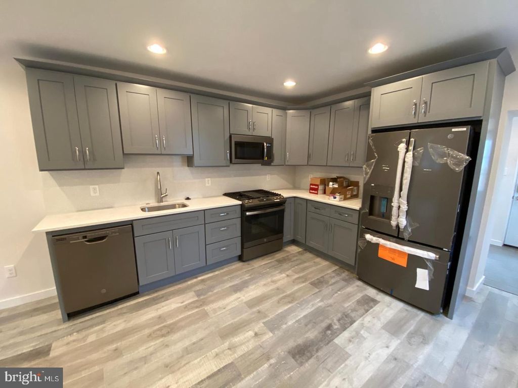 2609 ALMOND ST, PHILADELPHIA, PA 19125 — photo 3