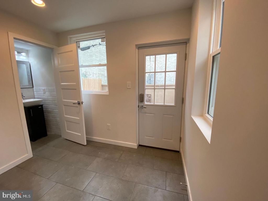 2609 ALMOND ST, PHILADELPHIA, PA 19125 — photo 4