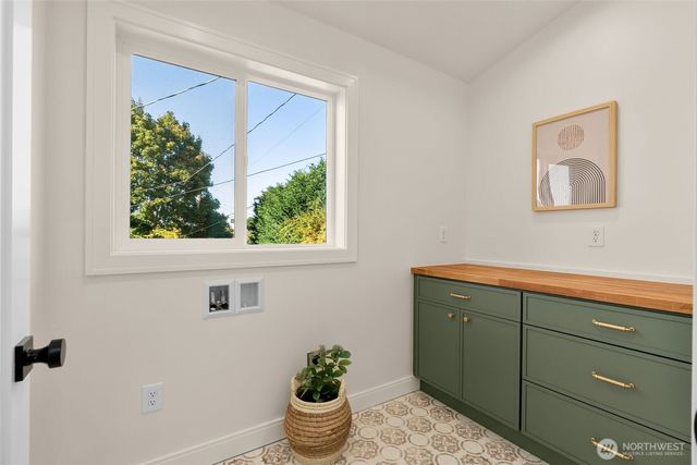 8148 13th Avenue SW, Seattle, WA 98106