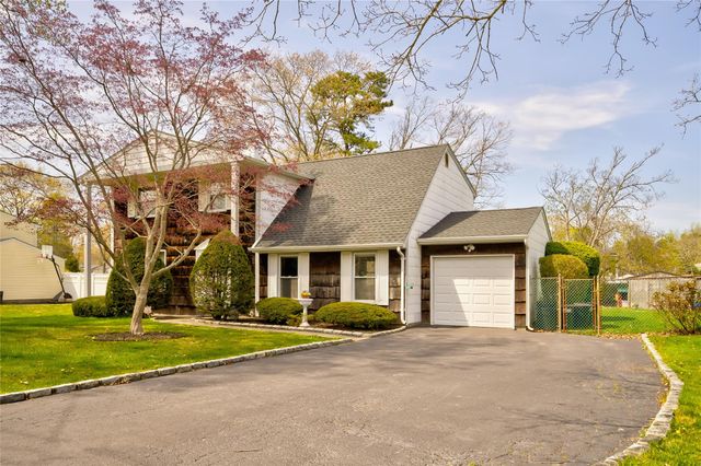 5 Cottonwood Avenue, Port Jefferson Station, NY 11776