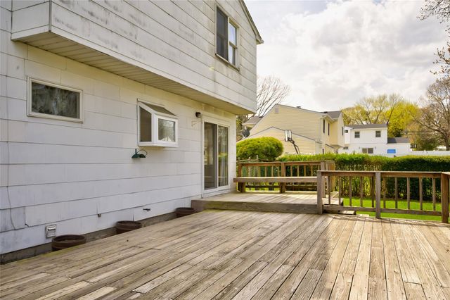 5 Cottonwood Avenue, Port Jefferson Station, NY 11776