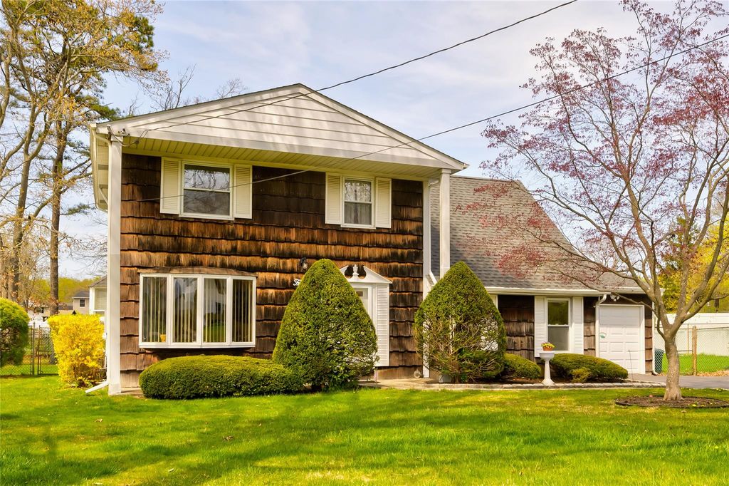 5 Cottonwood Avenue, Port Jefferson Station, NY 11776