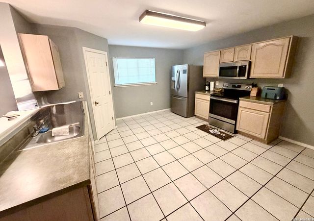 9668 SHOREBIRD LN, San Antonio, TX 78245