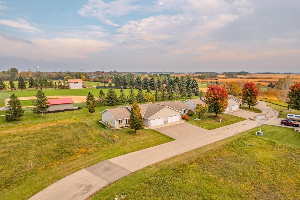 617 6th Avenue W, Osakis, MN 56360