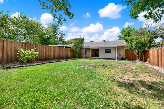 1906 Haymeadow, Carrollton, TX 75007