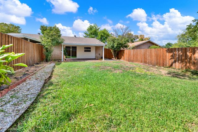 1906 Haymeadow, Carrollton, TX 75007