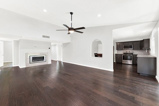 1906 Haymeadow, Carrollton, TX 75007