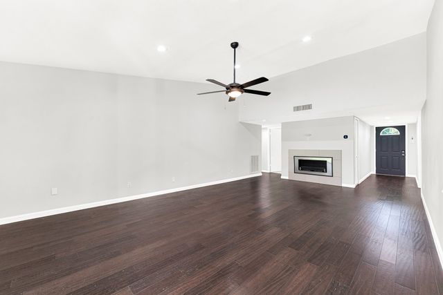 1906 Haymeadow, Carrollton, TX 75007