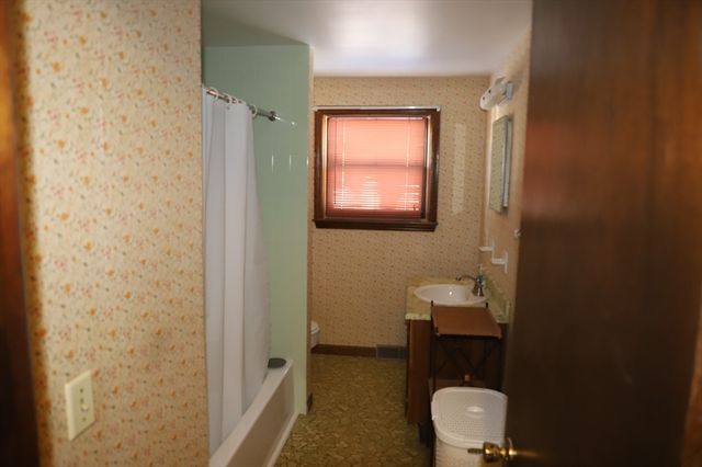 208 Tamarack Drive, Springfield, MA 01129