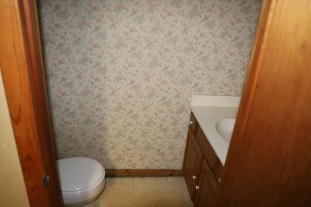 208 Tamarack Drive, Springfield, MA 01129