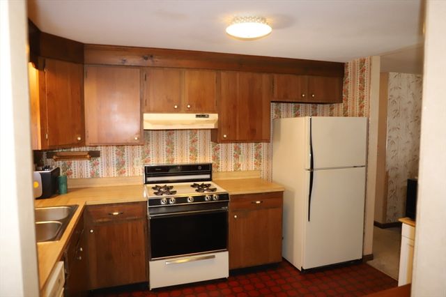 208 Tamarack Drive, Springfield, MA 01129