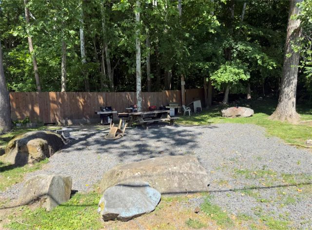 1003 Barclay Manor 10C, Newburgh, NY 12550