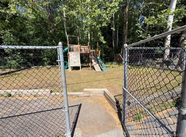 1003 Barclay Manor 10C, Newburgh, NY 12550