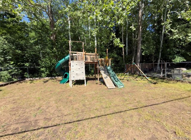 1003 Barclay Manor 10C, Newburgh, NY 12550