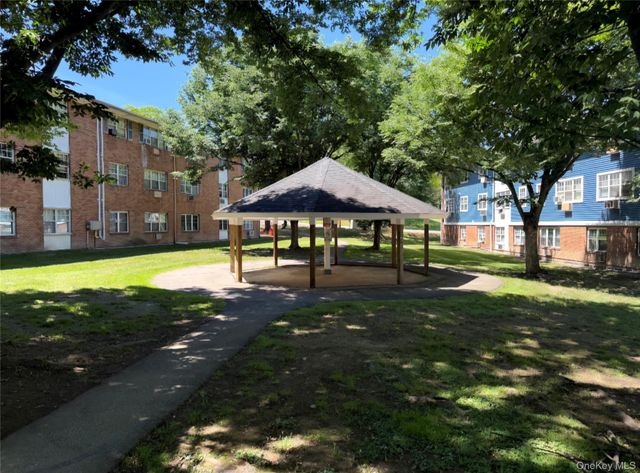 1003 Barclay Manor 10C, Newburgh, NY 12550