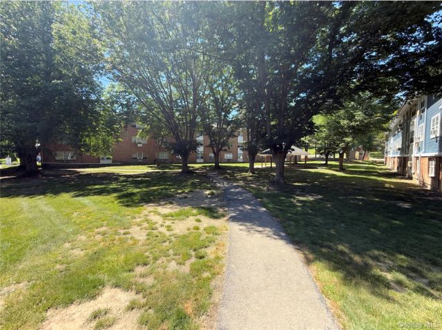 1003 Barclay Manor 10C, Newburgh, NY 12550