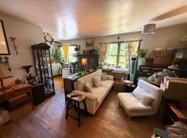 1003 Barclay Manor 10C, Newburgh, NY 12550