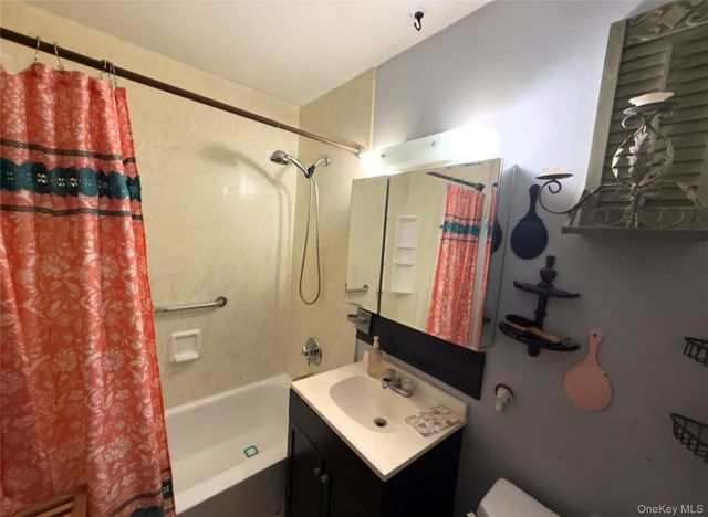 1003 Barclay Manor 10C, Newburgh, NY 12550